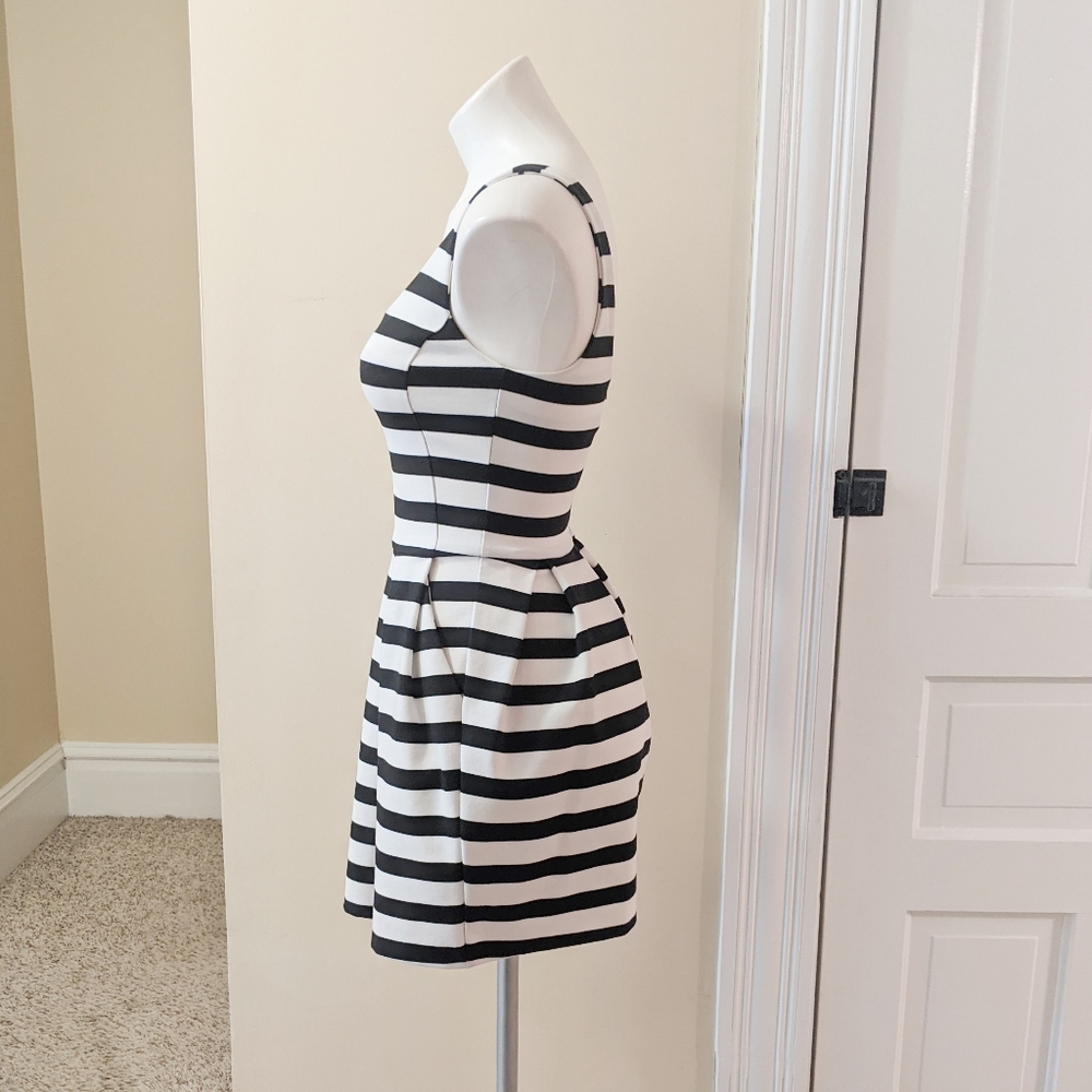 💘Bethany Mota black and white fit and flare dress - Picture 2 of 9